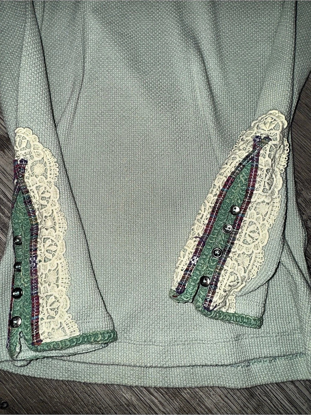 Free People We The Free Lapis Cuff Long Sleeve Top Sage Green Long Sleeve Tunic - Picture 3 of 4